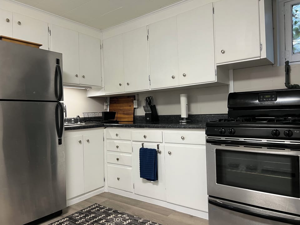 Fully equipped kitchen.