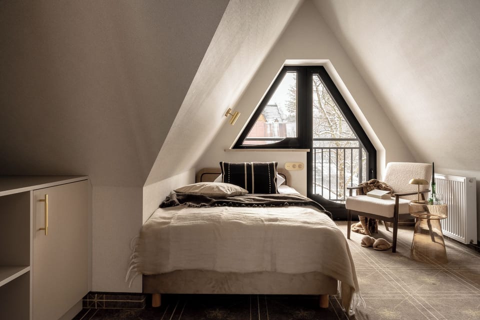 Classic Single Room, Balcony, Mountain View | Desk, blackout drapes, soundproofing, iron/ironing board