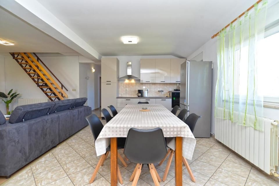 Apartment, 3 Bedrooms, Smoking, Balcony | Dining room