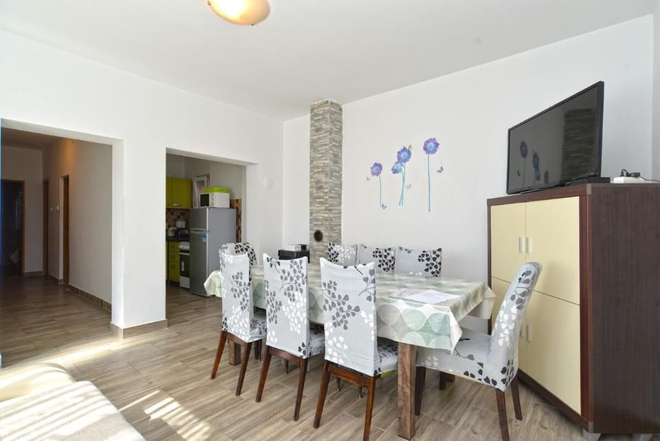 Apartment, 3 Bedrooms, Smoking, Balcony | Interior