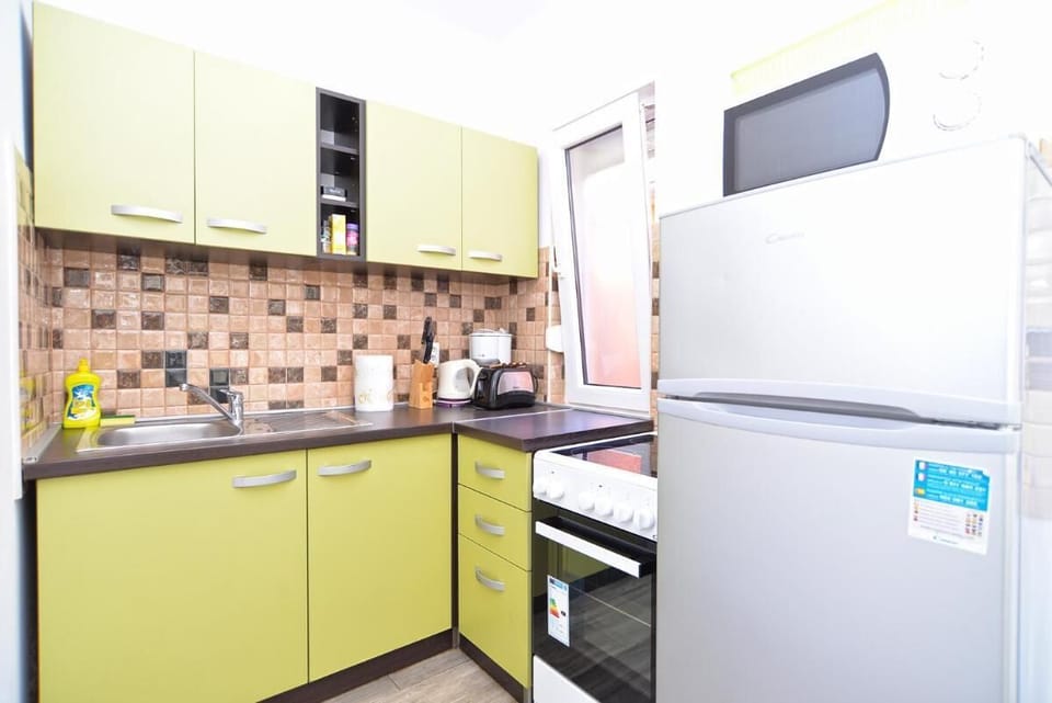 Apartment, 3 Bedrooms, Smoking, Balcony | Interior