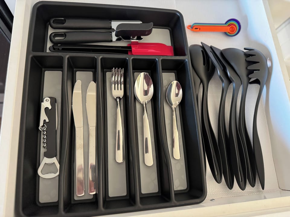 Stovetop, dishwasher, coffee/tea maker, cookware/dishes/utensils