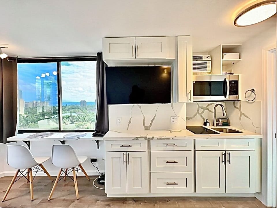 Newly renovated dining & kitchenette area with beautiful, ocean view