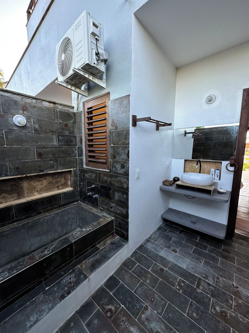In-room safe, iron/ironing board (on request), WiFi (free), bed sheets
