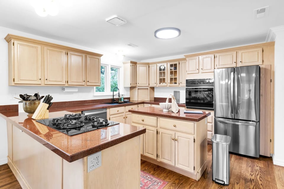 Spacious kitchen with 4 burner gas stove top.