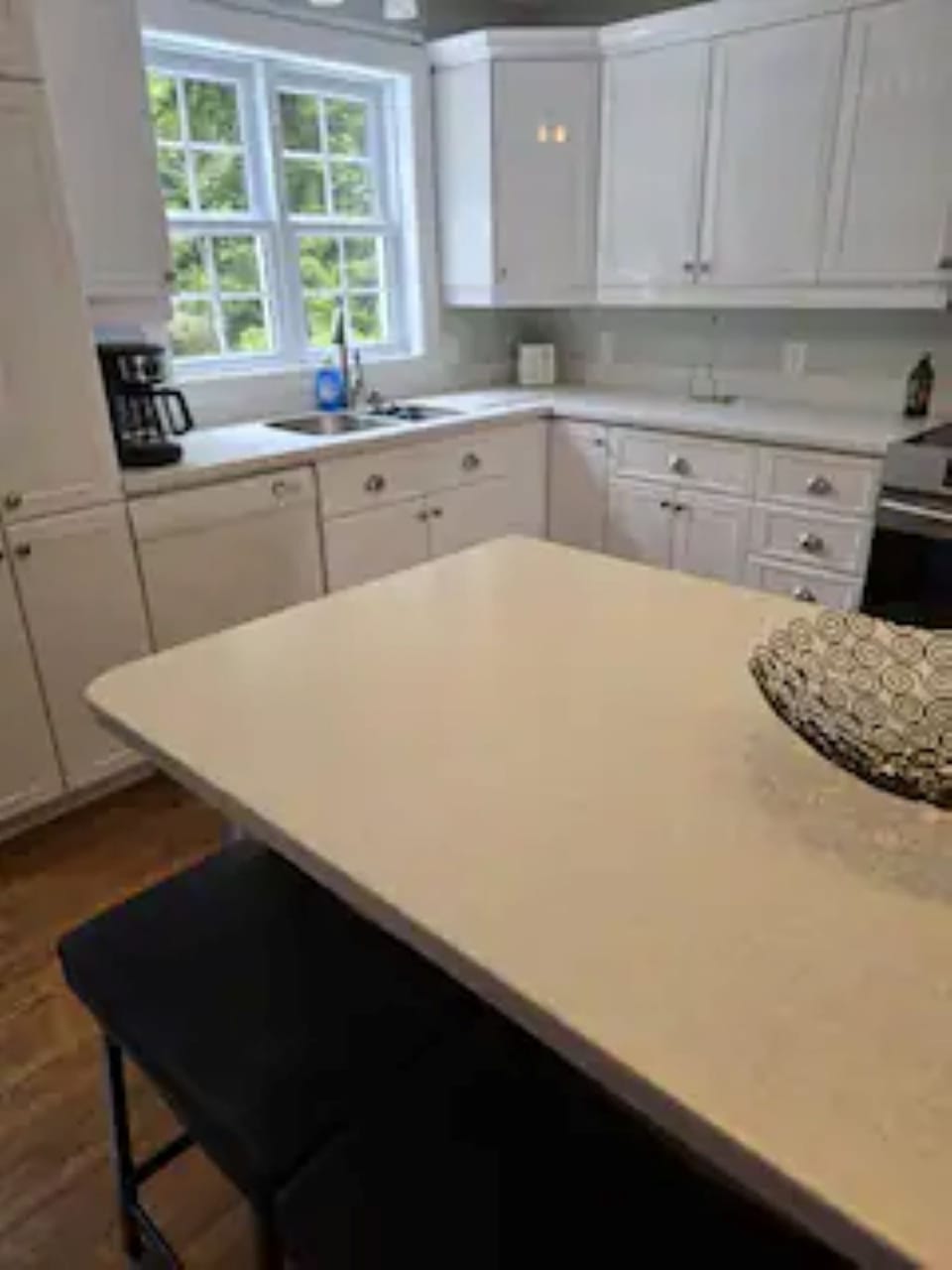 Large kitchen island & the kitchen has all new & modern applicances.