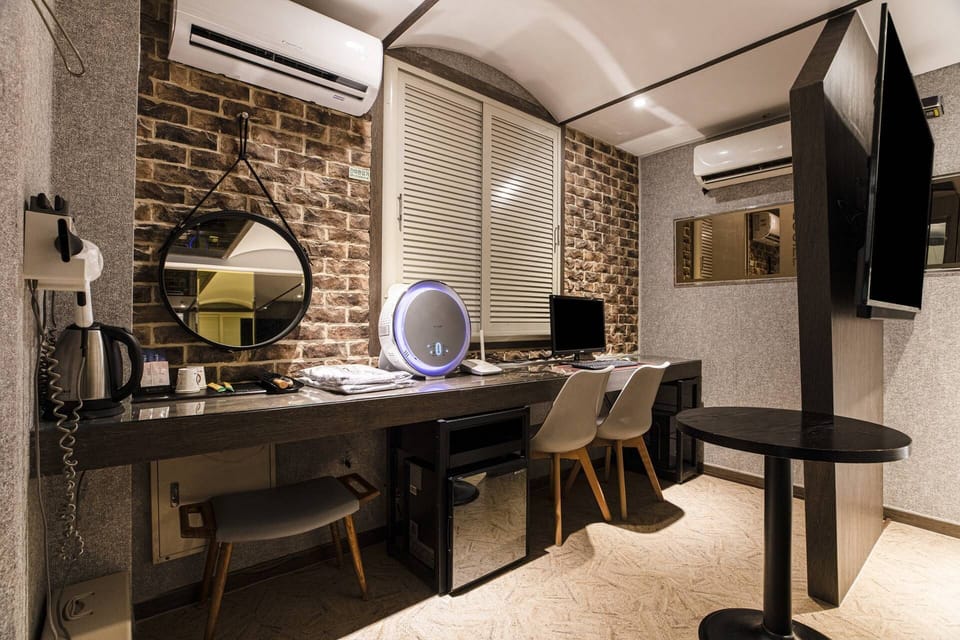 Premium Double Room | Desk, laptop workspace, free WiFi