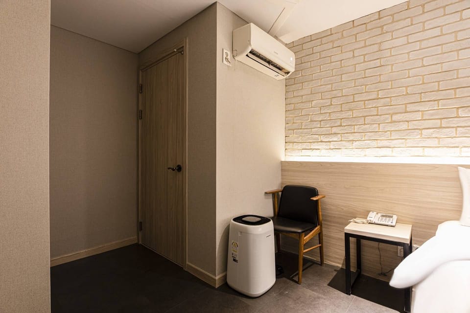 Standard Double Room | Desk, laptop workspace, free WiFi