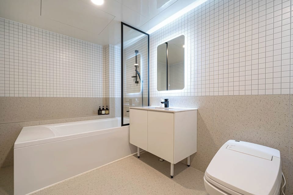 Deluxe Double Room, City View | Desk, laptop workspace, free WiFi