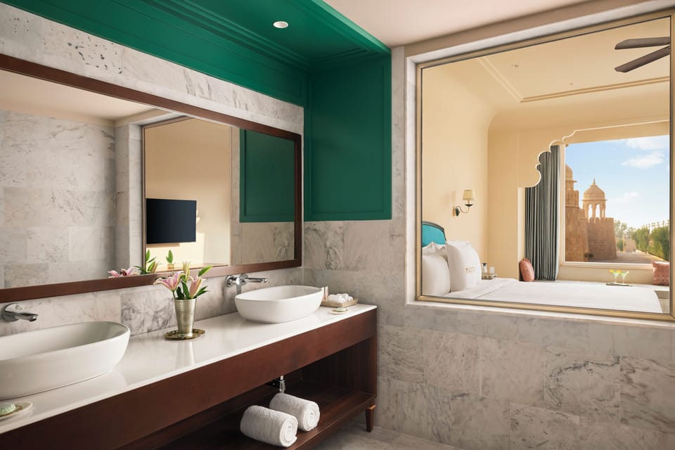 Superior Room, 1 King Bed (Superior Room Double) | Bathroom | Eco-friendly toiletries, hair dryer, bathrobes, slippers