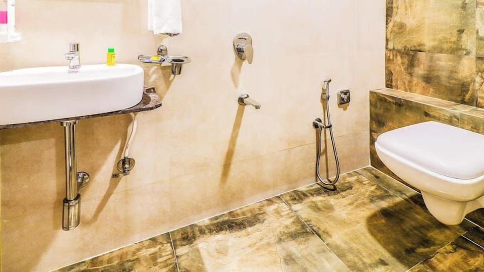 Deluxe Double Room, City View | Bathroom | Shower, free toiletries, slippers, towels
