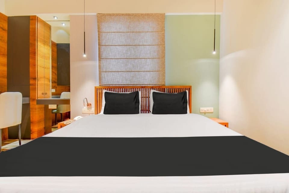 Standard Double Room | Desk, laptop workspace, iron/ironing board, free WiFi