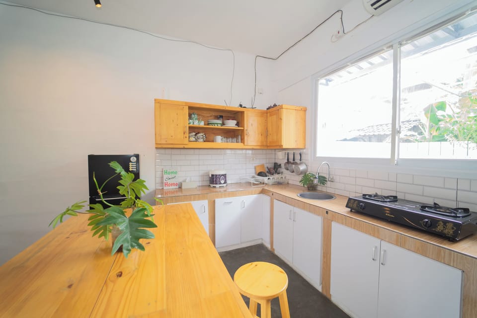 Family Villa | Private kitchen | Fridge, stovetop, cookware/dishes/utensils