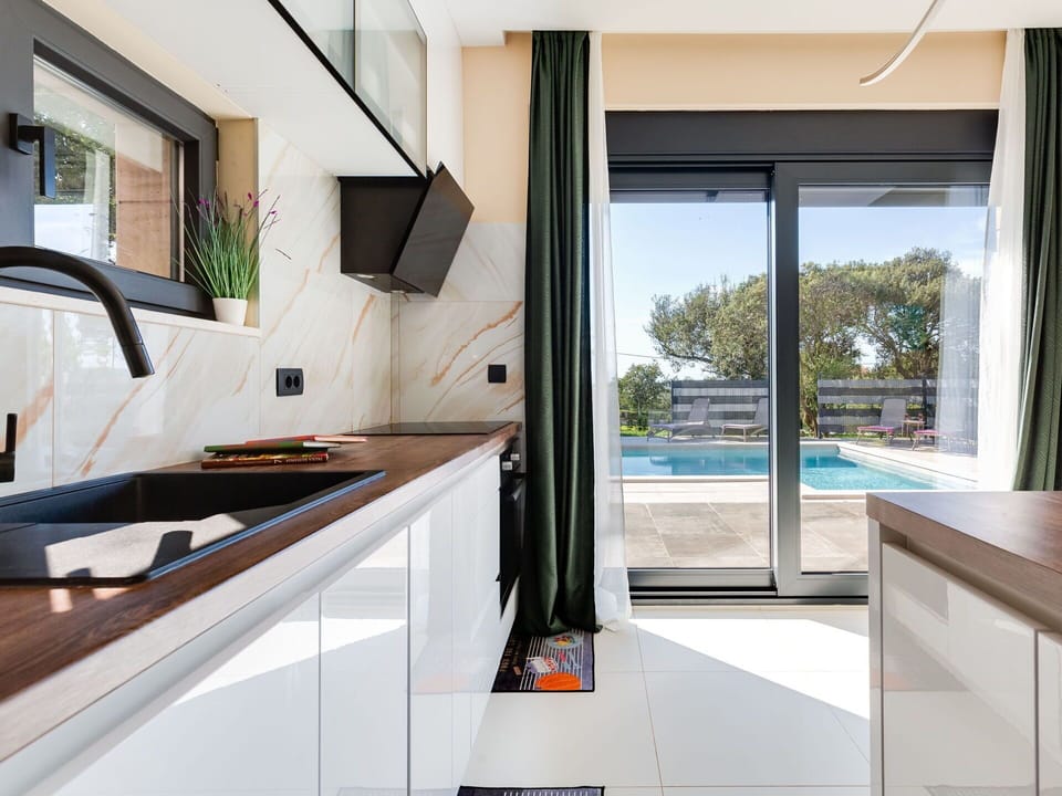 Window, Building, Plant, Cabinetry, Wood, Automotive Exterior, Floor, Flooring, Shade