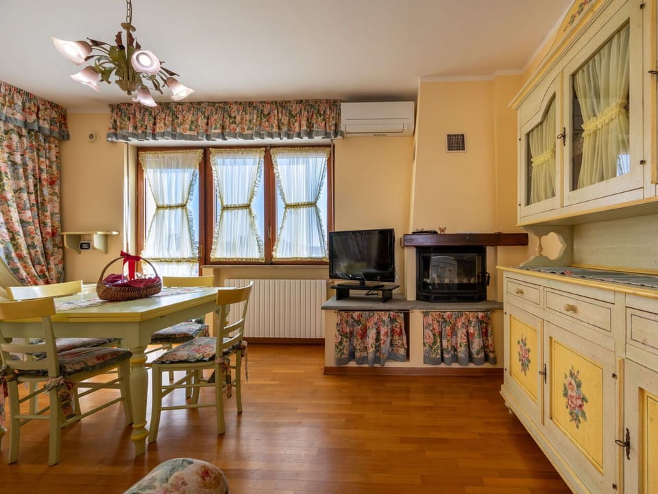 Furniture, Property, Cabinetry, Table, Wood, Interior Design, Countertop, Kitchen, Window, Home Appliance