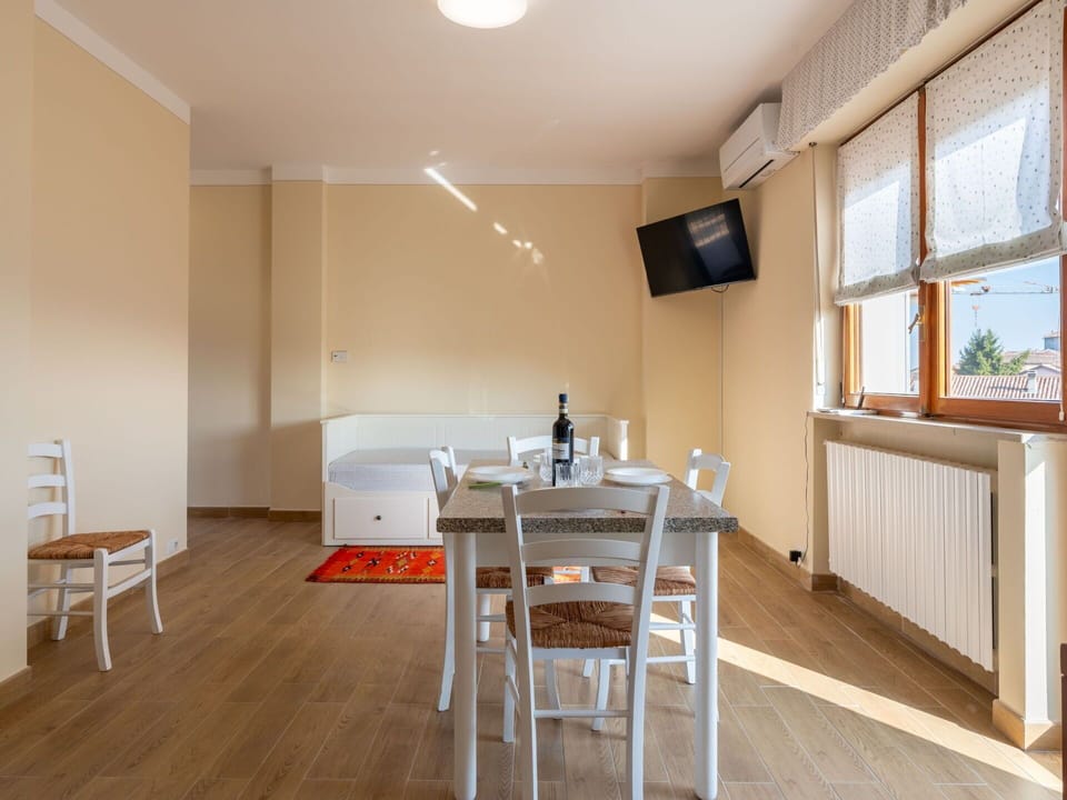 Property, Furniture, Window, Table, Wood, Interior Design, Hall, Flooring, Floor, Chair