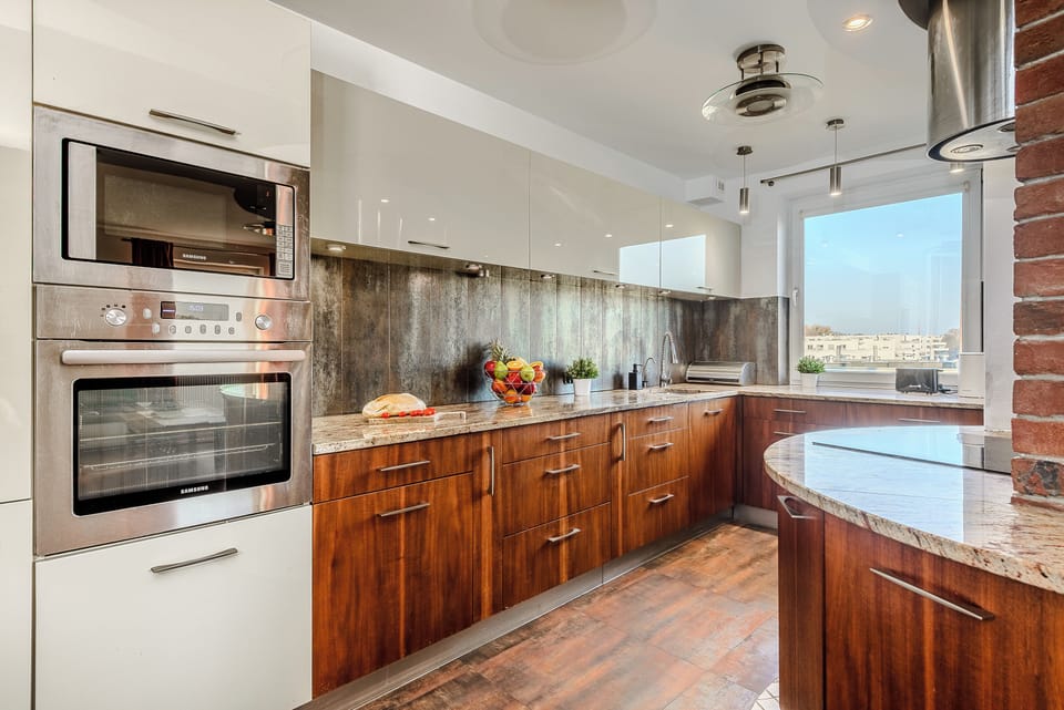Comfort Apartment, Balcony, Courtyard View | Private kitchen | Fridge, microwave, oven, stovetop