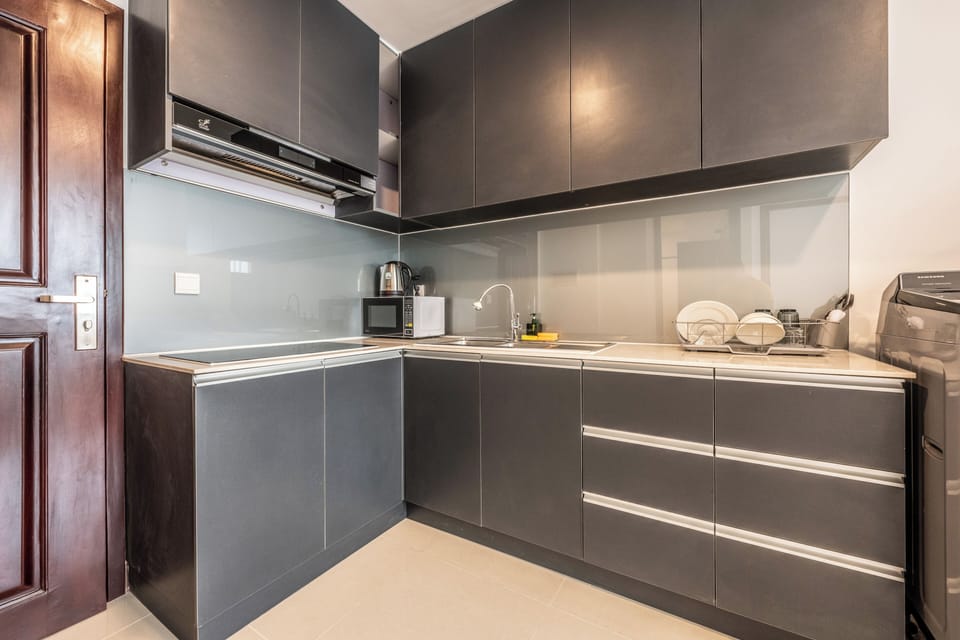 Comfort Condo, 1 Queen Bed, River View | Private kitchenette | Fridge, cookware/dishes/utensils, dining tables