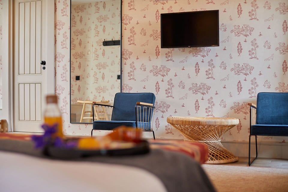 Classic Double Room, Non Smoking | Blackout drapes, iron/ironing board, free WiFi, bed sheets