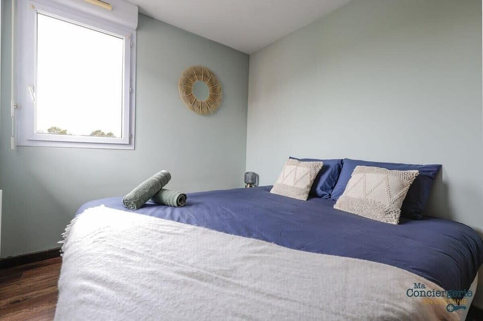 Chambre à coucher avec placard de rangement