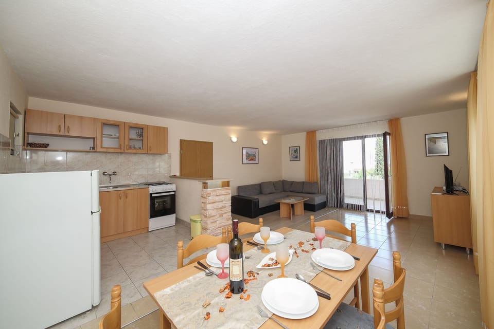 House (Five Bedroom Holiday Home with Terrac) | Living room | 32-inch flat-screen TV with satellite channels