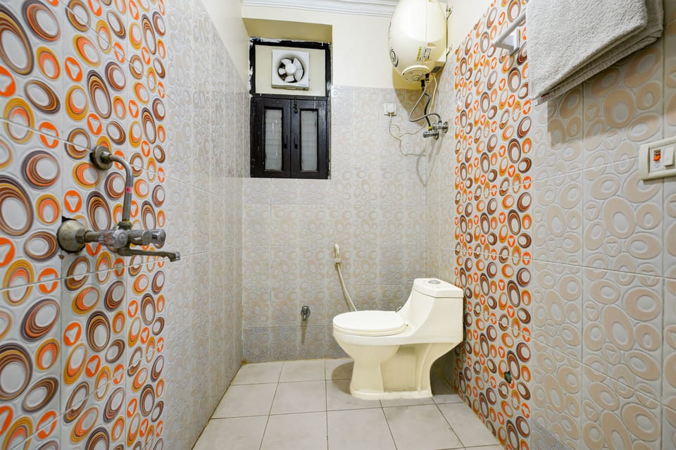 Room, 1 Bedroom, Smoking, Balcony | Bathroom shower