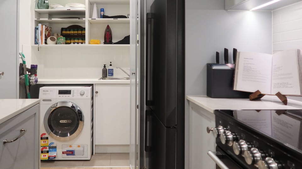 Luxury Apartment, 3 Bedrooms, Ocean View | Laundry