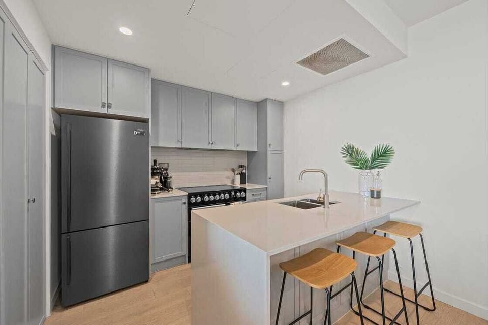 Full-size fridge, microwave, dishwasher, espresso maker