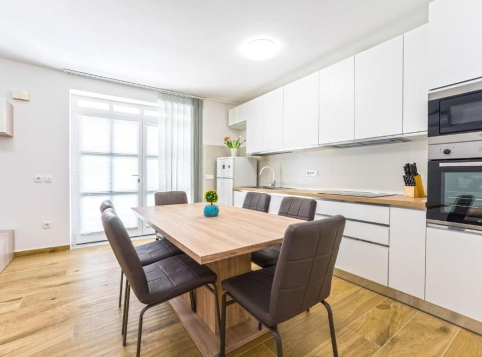 Villa (Two Bedroom Apartment With Private Po) | Dining room
