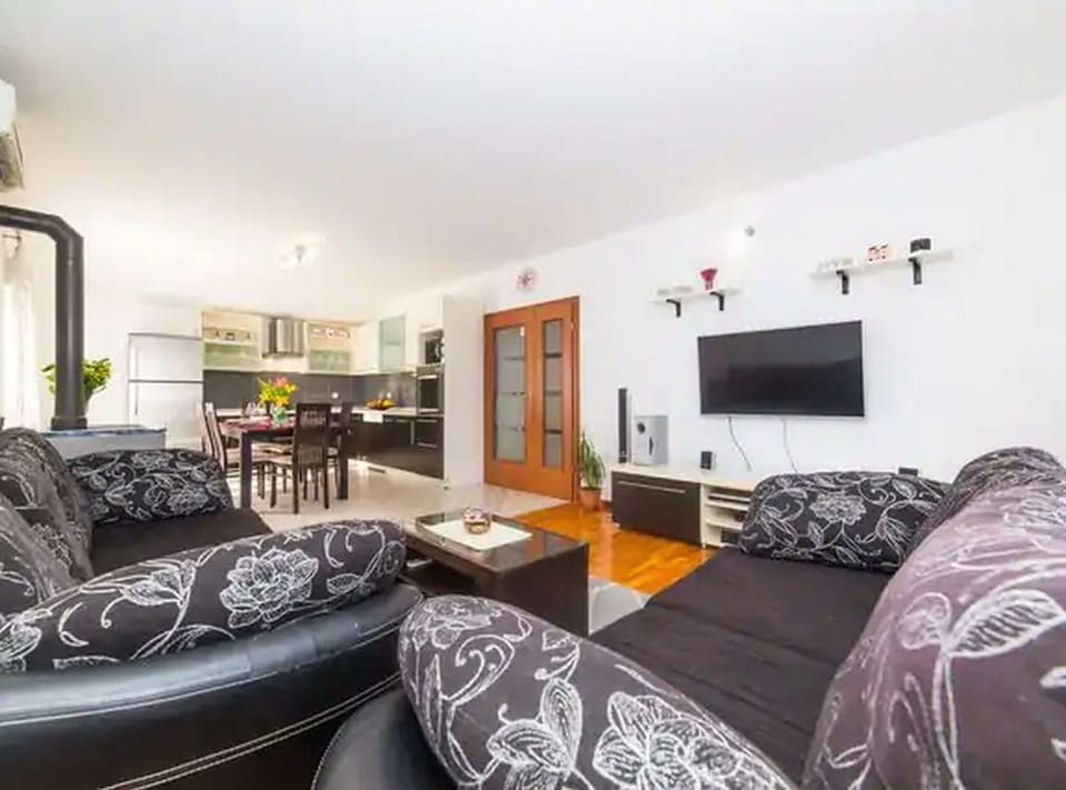 Villa (Three Bedroom Villa) | Living room | 32-inch flat-screen TV with cable channels