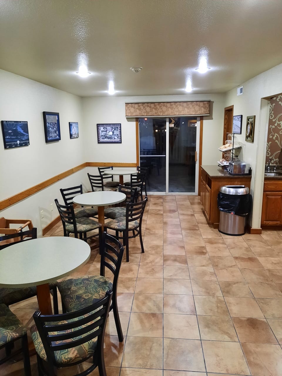 Free daily buffet breakfast