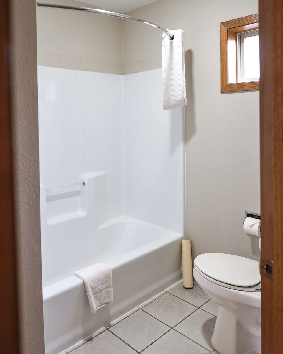 Combined shower/tub, free toiletries, towels, soap