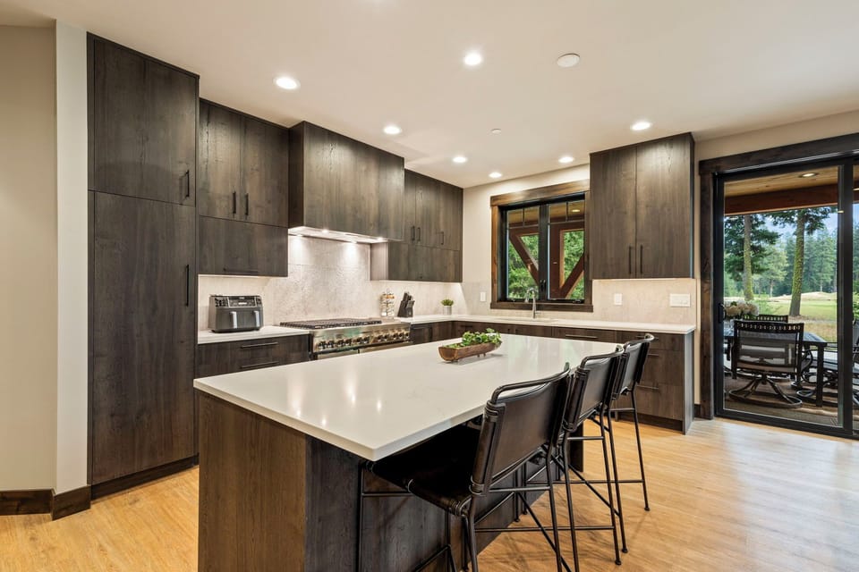 Kitchen peninsula — bar seating for 4, open to the dining and living area