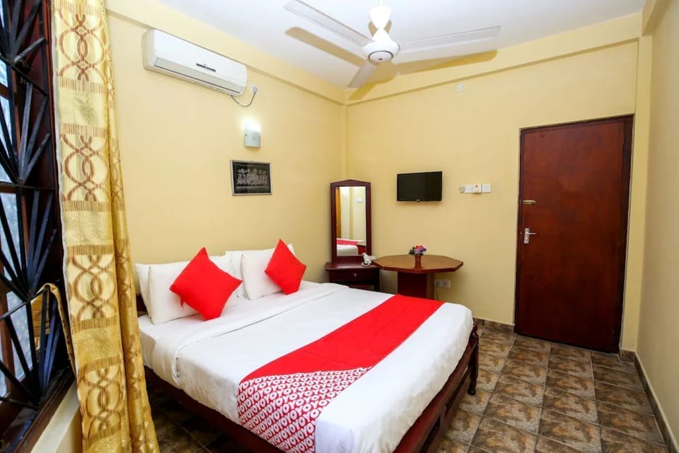 Standard Double Room | In-room safe, desk, soundproofing