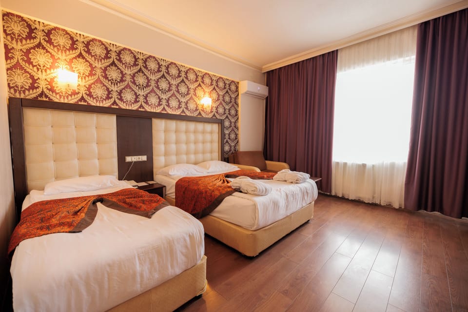 Standard Room | Minibar, in-room safe, desk, soundproofing