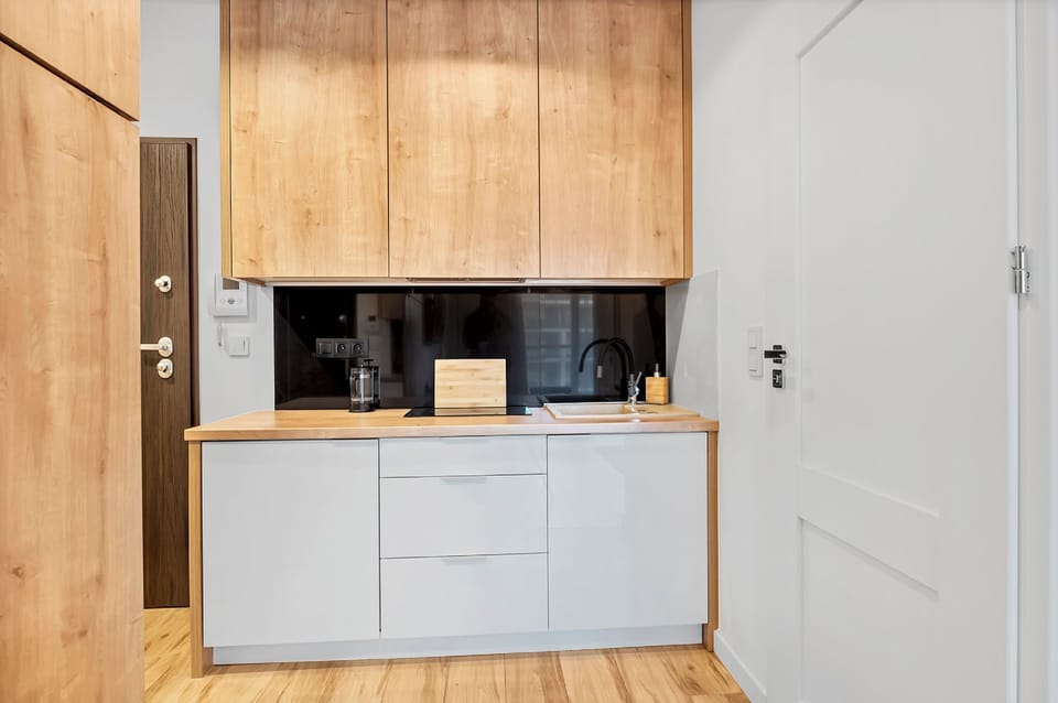 Classic Apartment, Courtyard View | Private kitchen | Mini-fridge, stovetop, electric kettle, griddle