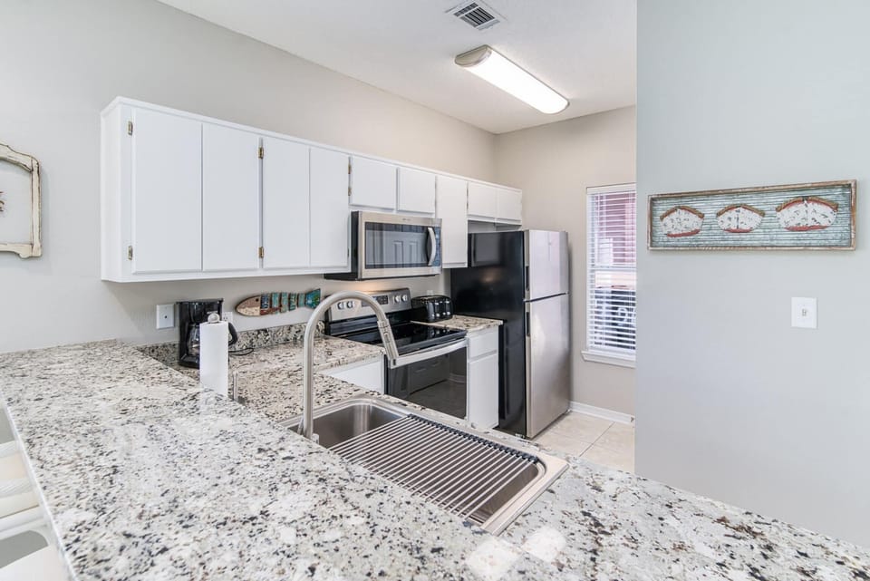 House, Multiple Beds (Gulf Walk 506) | Private kitchen | Oven, toaster