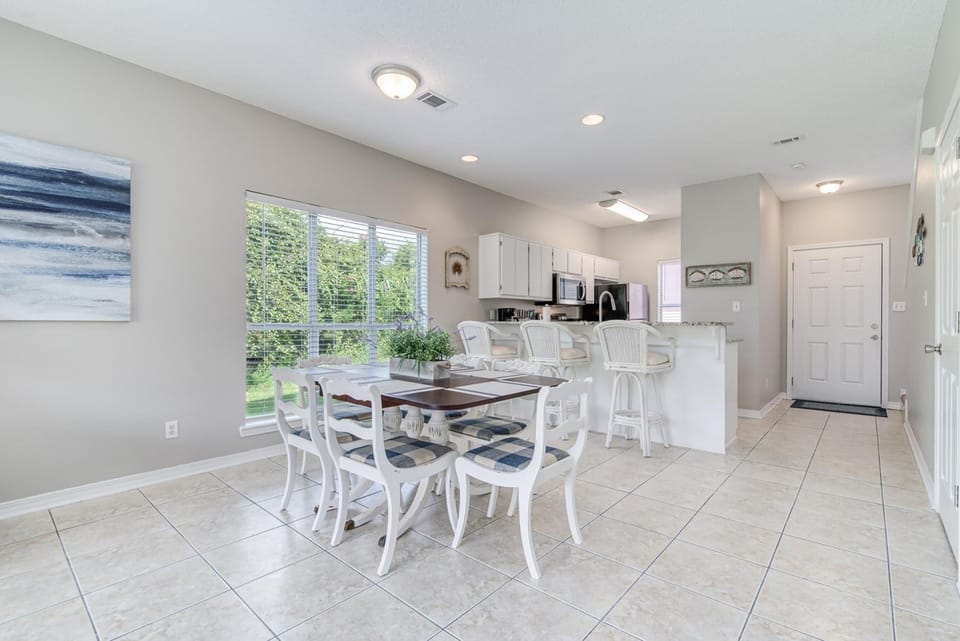 House, Multiple Beds (Gulf Walk 506) | Dining