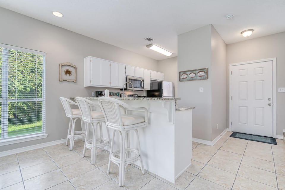 House, Multiple Beds (Gulf Walk 506) | Private kitchen | Oven, toaster