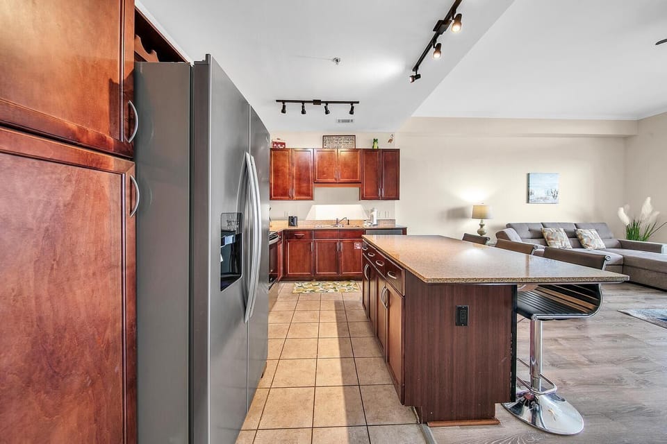 Condo, 1 King Bed with Sofa bed (Laketown Wharf 2135) | Interior