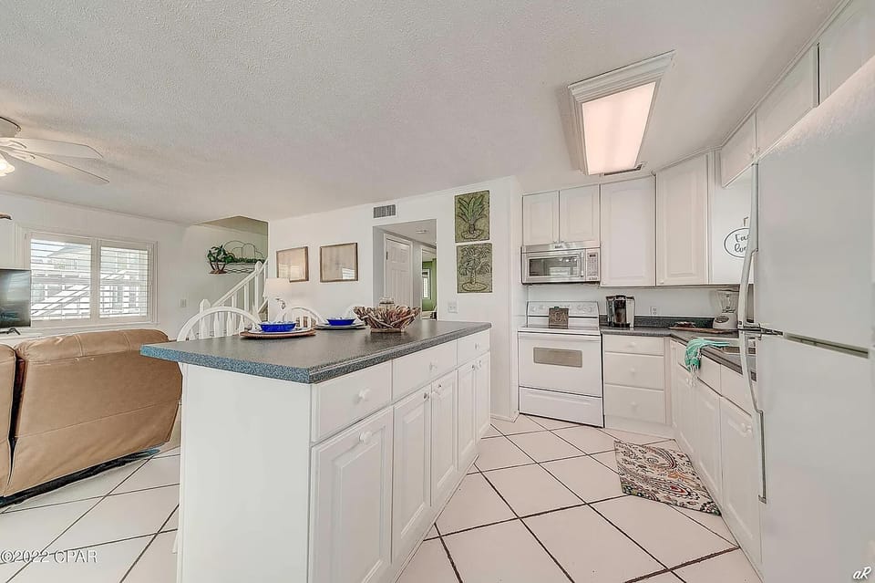 House, Multiple Beds (Coastal Bliss) | Private kitchen | Oven, toaster