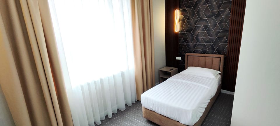 Classic Single Room | Premium bedding, in-room safe, iron/ironing board, free WiFi