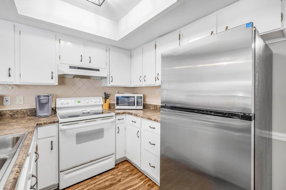 Condo, Multiple Beds (Romar Village 112) | Private kitchen | Oven