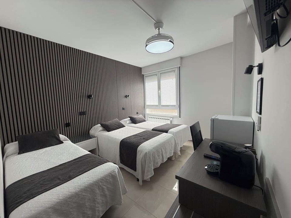 Triple Room | In-room safe, desk, laptop workspace, free WiFi