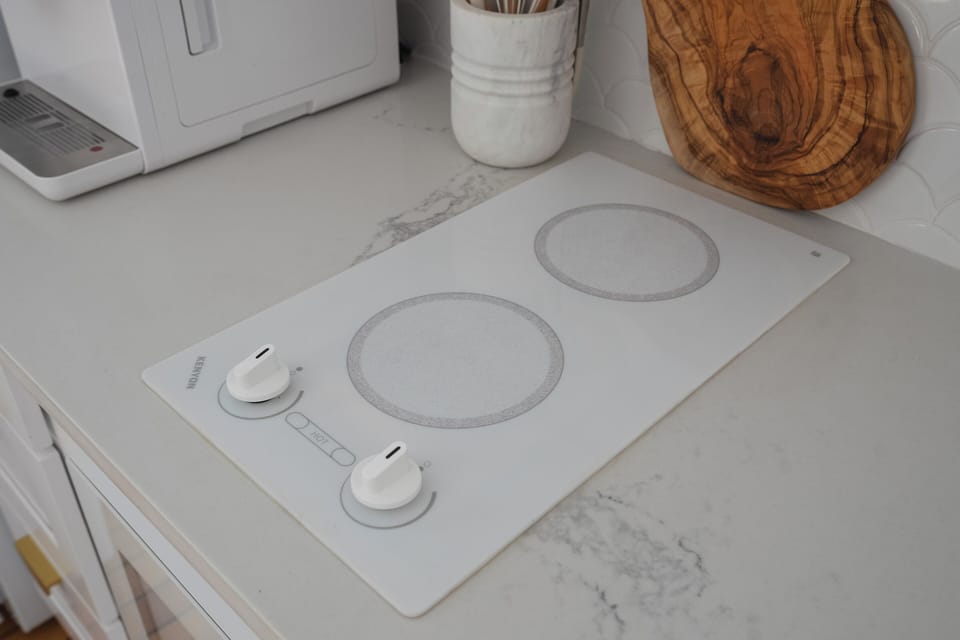 Dual burner cooktop