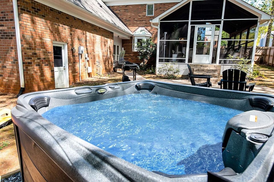 Oudoor soothing hot tub for unwinding