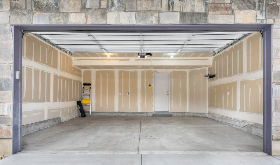 The garage can accommodate 2 midsize vehicles, and there’s additional space in the driveway for 2 more midsize vehicles. Street parking is also authorized, typically available for 48-72 hours. Please ensure that any parked vehicles do not obstruct traffic