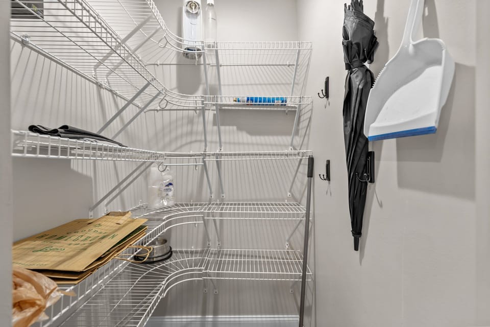 Walk in pantry!