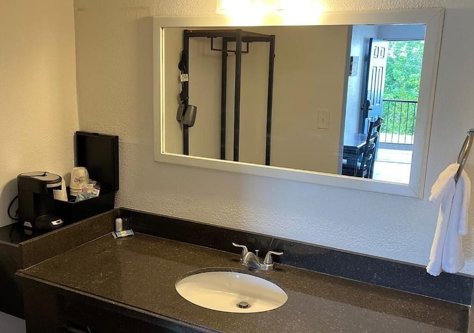 Combined shower/tub, towels, soap, shampoo