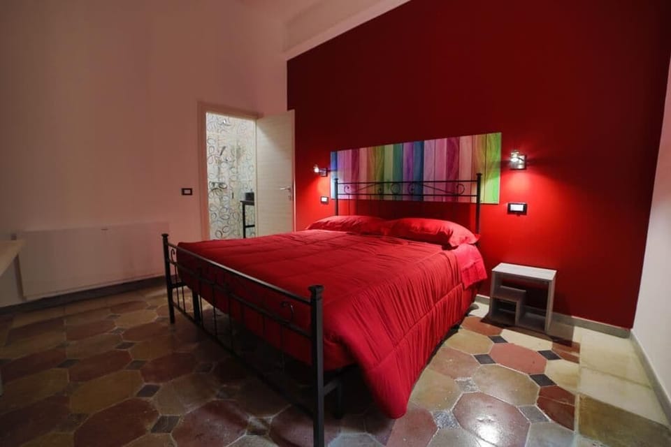 Deluxe Townhome | Desk, laptop workspace, soundproofing, free WiFi